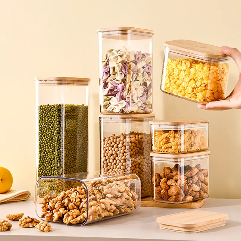 Barattolo di plastica con coperchio in legno